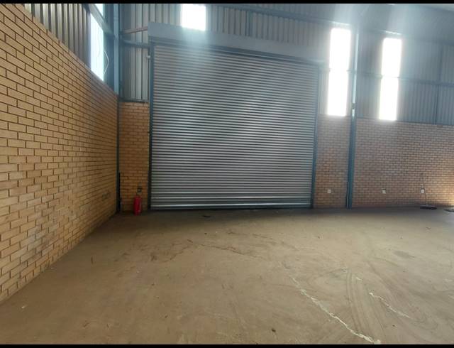 272M² WAREHOUSE TO LET IN CLAYVILLE